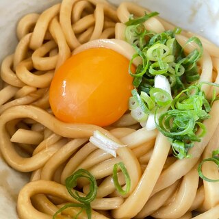 黄身がとろーりバター醤油うどん